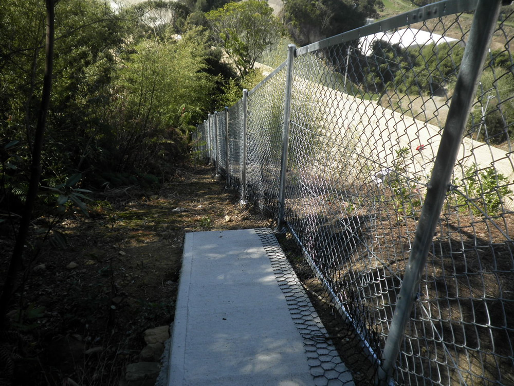 フェンス：立入防止柵