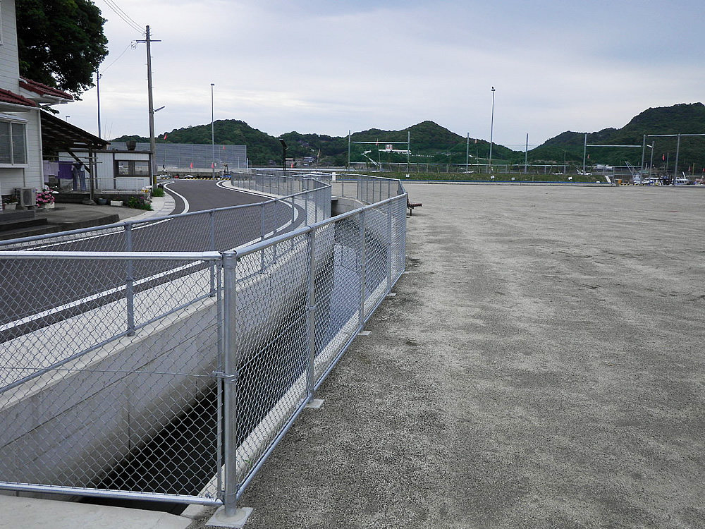 フェンス：立入防止柵